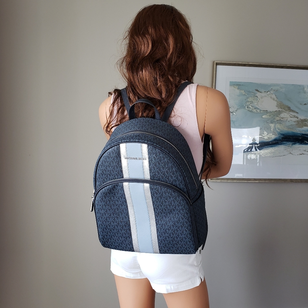 🌺NWT Michael Kors LG Abbey backpack bag admiral - Picture 2 of 8